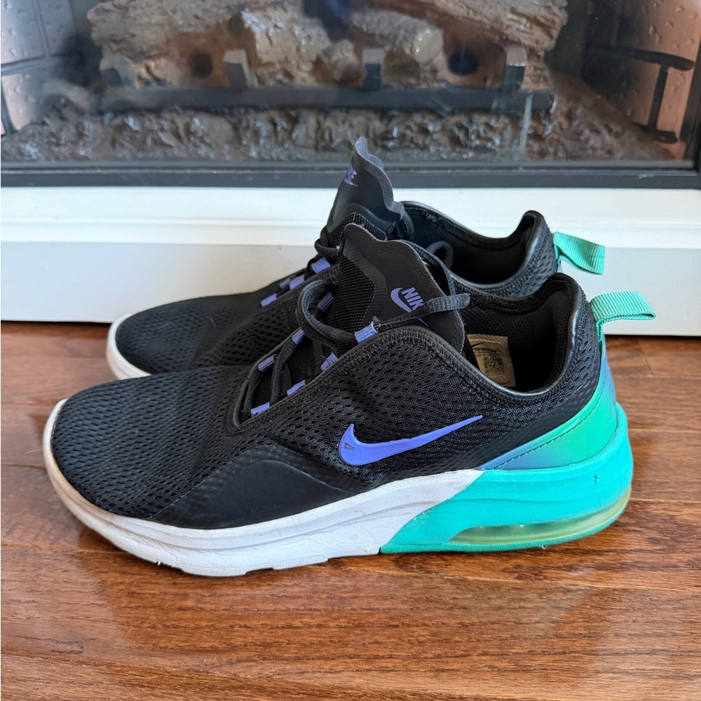 Nike Air Max Motion 2 Shoes women’s